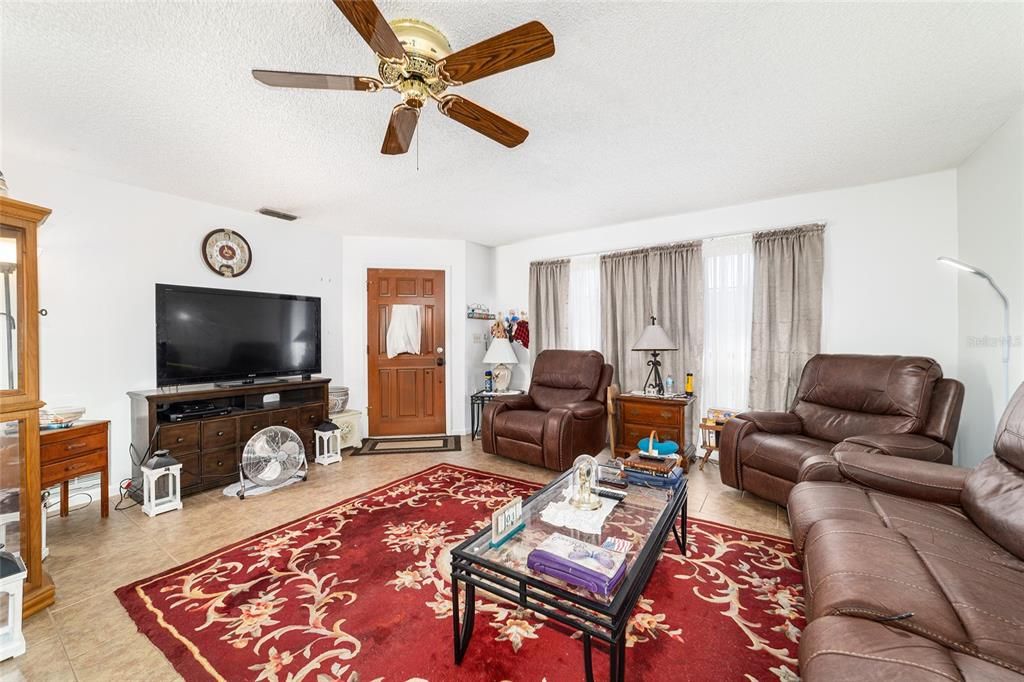 For Sale: $186,000 (2 beds, 2 baths, 1049 Square Feet)