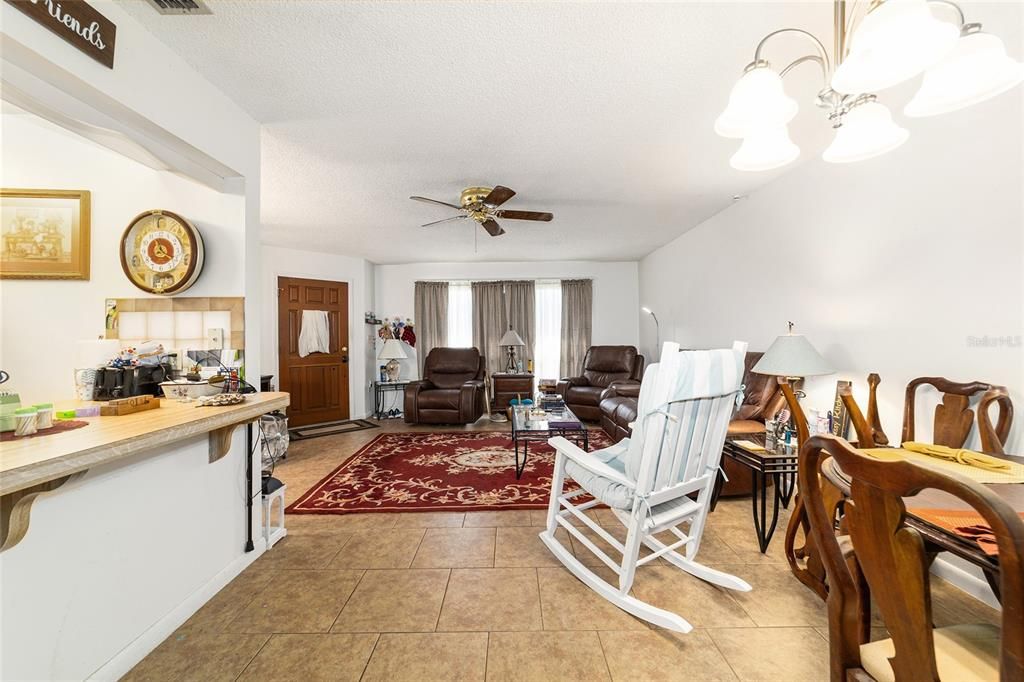 For Sale: $186,000 (2 beds, 2 baths, 1049 Square Feet)