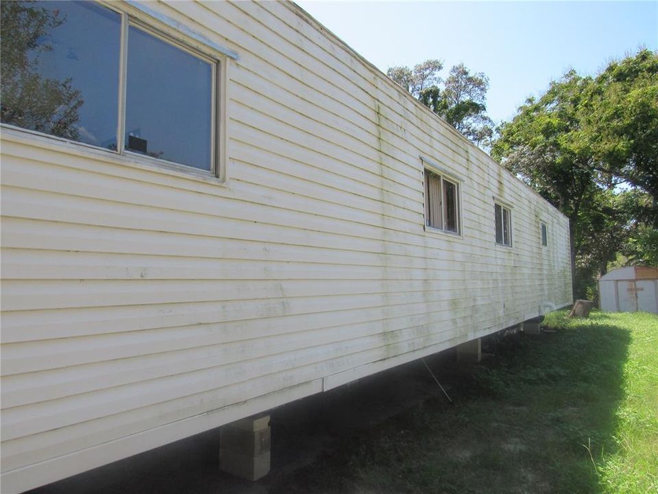 For Sale: $99,900 (3 beds, 2 baths, 804 Square Feet)