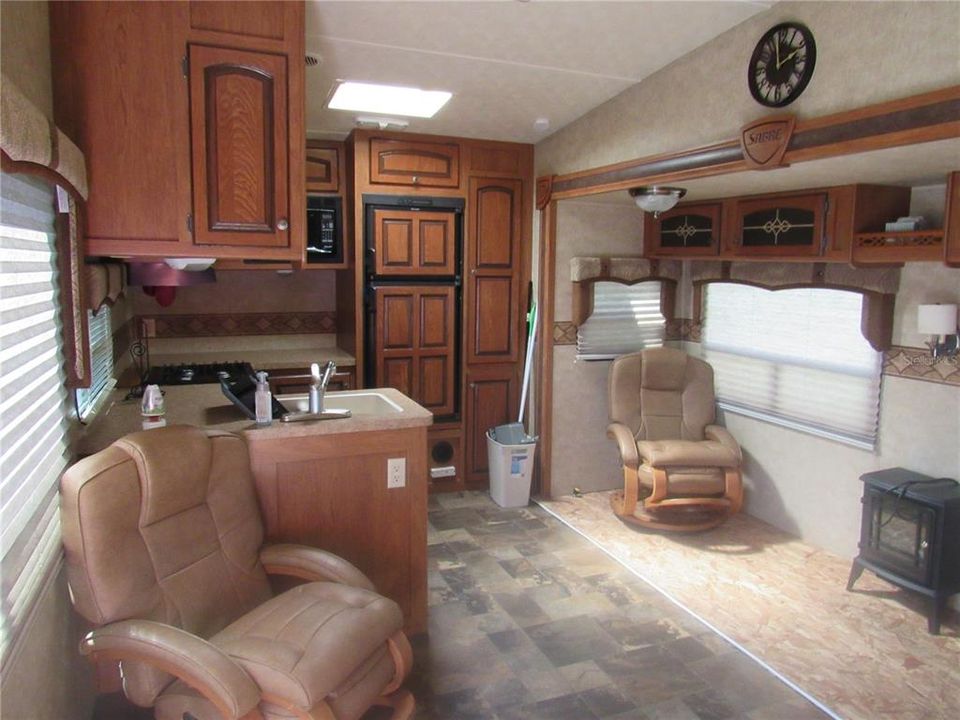 For Sale: $99,900 (3 beds, 2 baths, 804 Square Feet)