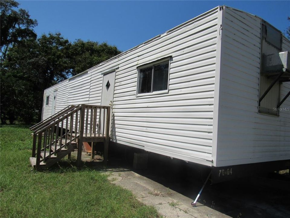 For Sale: $99,900 (3 beds, 2 baths, 804 Square Feet)