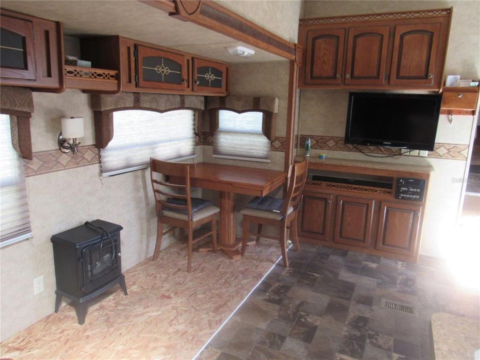 For Sale: $99,900 (3 beds, 2 baths, 804 Square Feet)