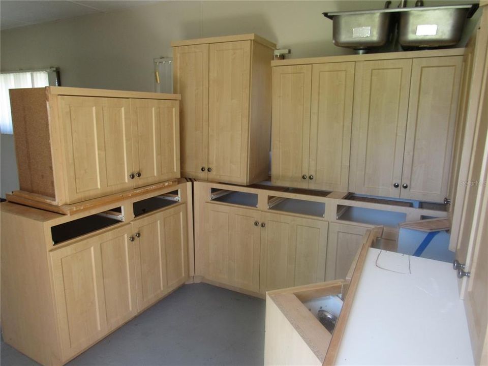 For Sale: $99,900 (3 beds, 2 baths, 804 Square Feet)