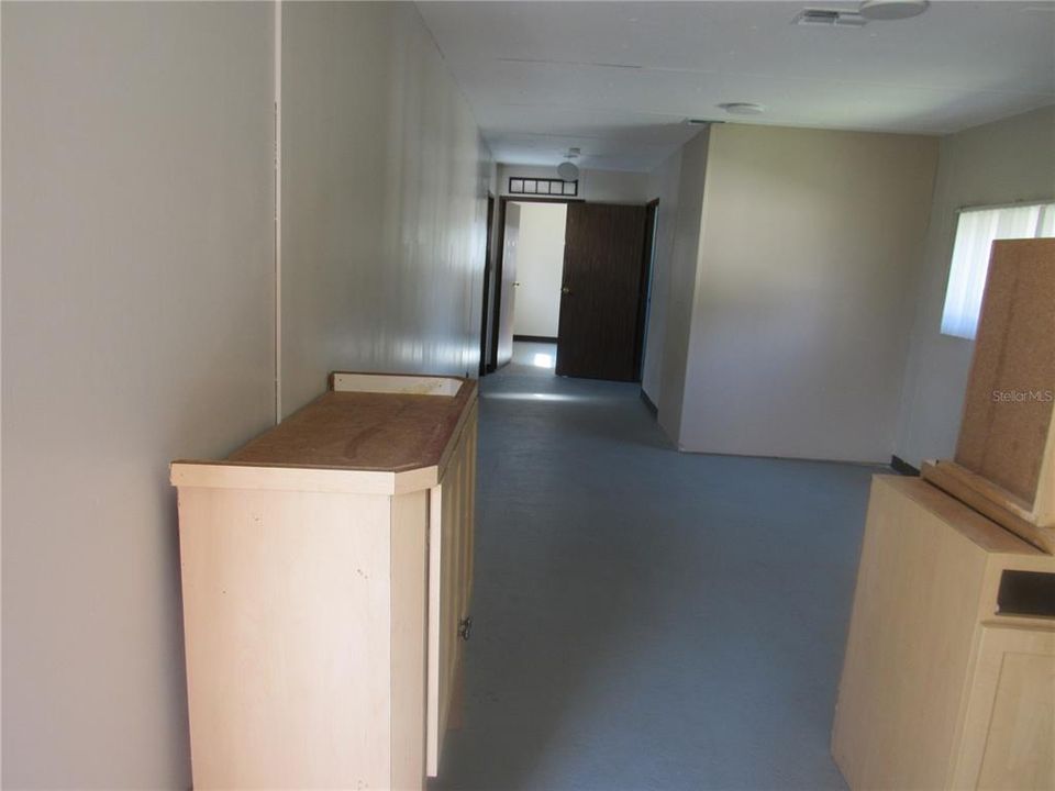 For Sale: $99,900 (3 beds, 2 baths, 804 Square Feet)