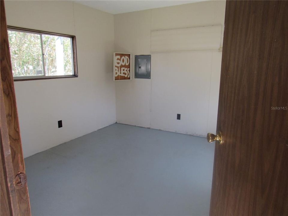 For Sale: $99,900 (3 beds, 2 baths, 804 Square Feet)