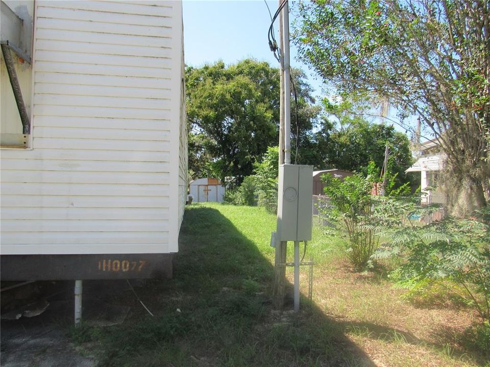 For Sale: $99,900 (3 beds, 2 baths, 804 Square Feet)