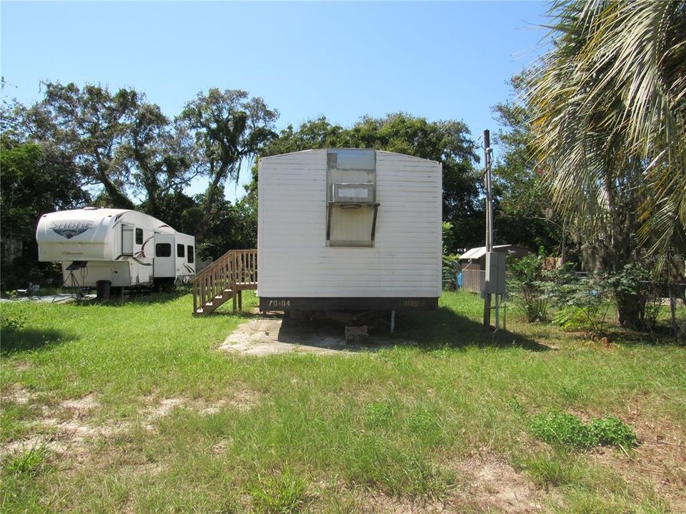 For Sale: $99,900 (3 beds, 2 baths, 804 Square Feet)
