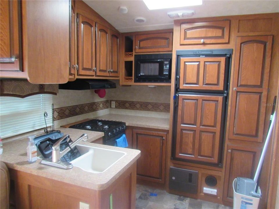 For Sale: $99,900 (3 beds, 2 baths, 804 Square Feet)