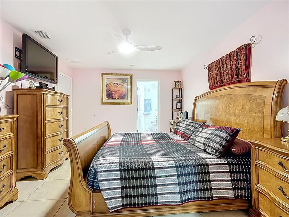 Под контрактом: $390,000 (3 спален, 4 ванн, 2003 Квадратных фут)