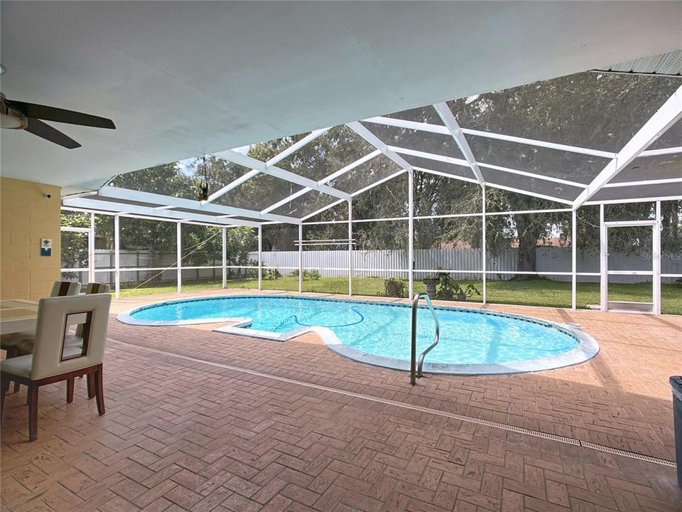 Под контрактом: $390,000 (3 спален, 4 ванн, 2003 Квадратных фут)