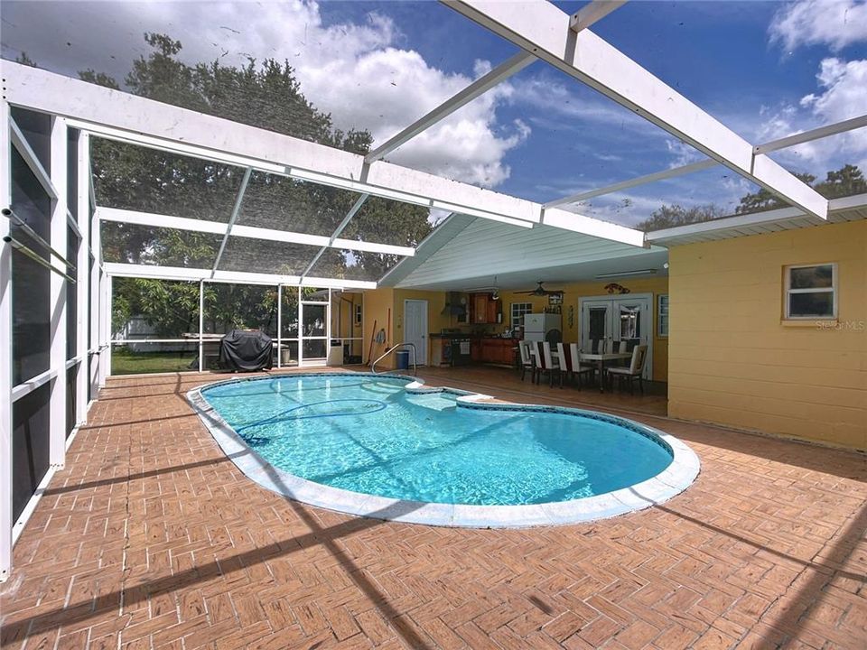 Под контрактом: $390,000 (3 спален, 4 ванн, 2003 Квадратных фут)