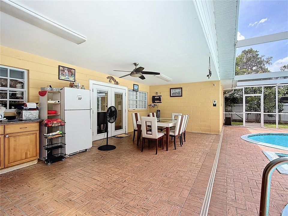 Под контрактом: $390,000 (3 спален, 4 ванн, 2003 Квадратных фут)