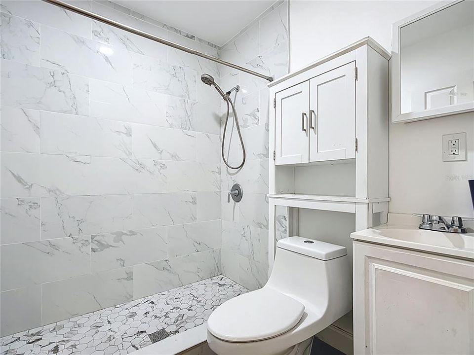 Под контрактом: $390,000 (3 спален, 4 ванн, 2003 Квадратных фут)