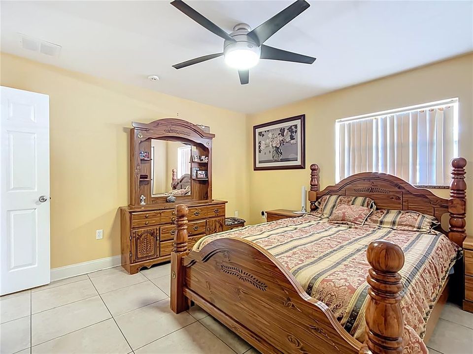 Под контрактом: $390,000 (3 спален, 4 ванн, 2003 Квадратных фут)