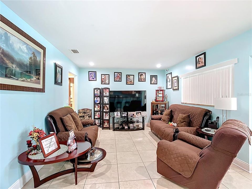 Под контрактом: $390,000 (3 спален, 4 ванн, 2003 Квадратных фут)