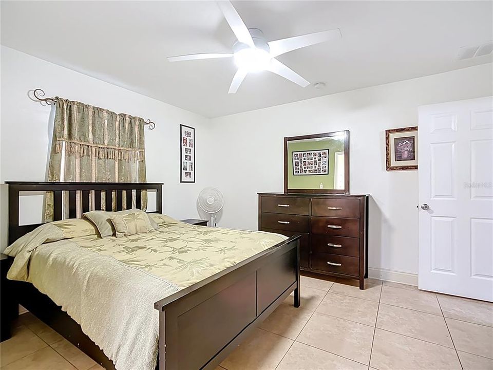 Под контрактом: $390,000 (3 спален, 4 ванн, 2003 Квадратных фут)