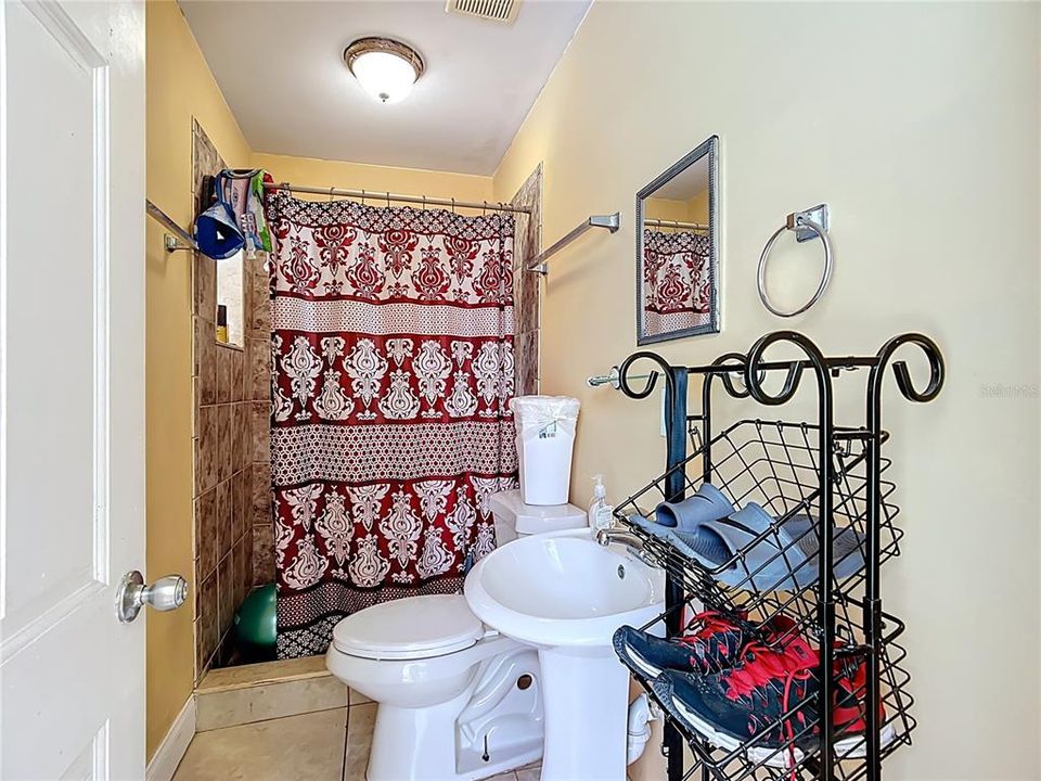 Под контрактом: $390,000 (3 спален, 4 ванн, 2003 Квадратных фут)