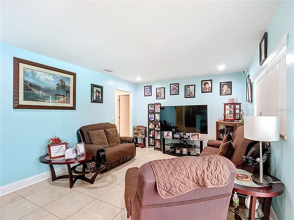 Под контрактом: $390,000 (3 спален, 4 ванн, 2003 Квадратных фут)