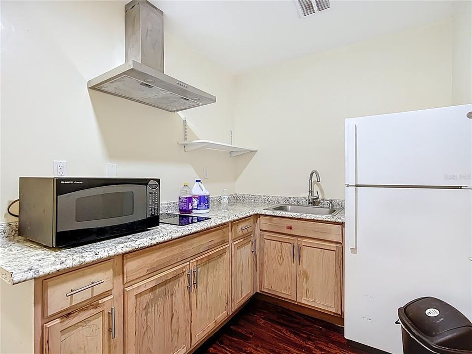 Под контрактом: $390,000 (3 спален, 4 ванн, 2003 Квадратных фут)