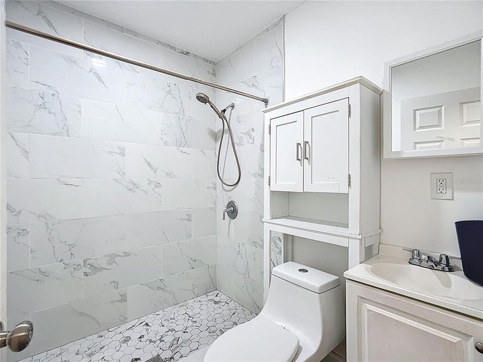 Под контрактом: $390,000 (3 спален, 4 ванн, 2003 Квадратных фут)