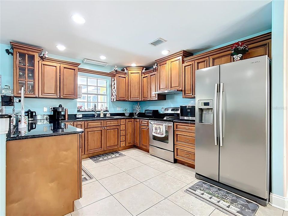 Под контрактом: $390,000 (3 спален, 4 ванн, 2003 Квадратных фут)