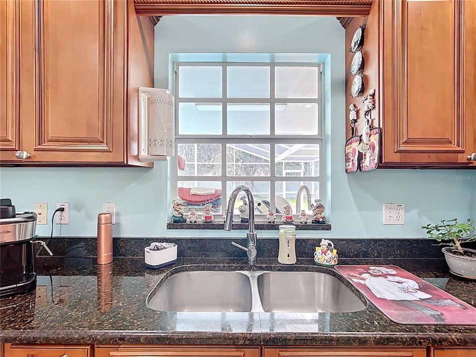 Под контрактом: $390,000 (3 спален, 4 ванн, 2003 Квадратных фут)