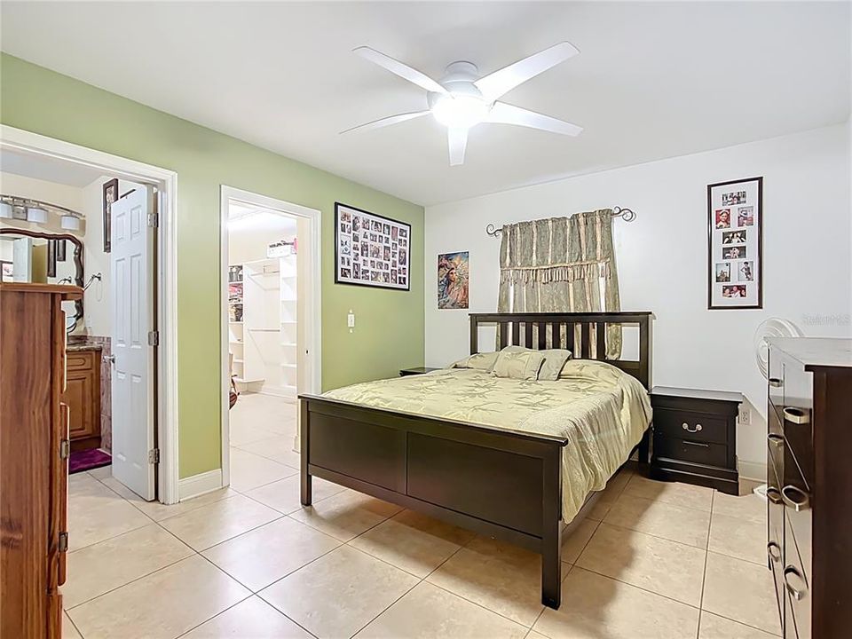 Под контрактом: $390,000 (3 спален, 4 ванн, 2003 Квадратных фут)