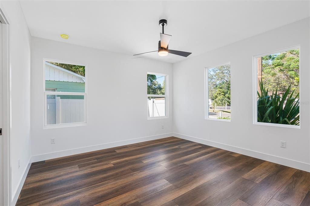 Active With Contract: $3,000 (3 beds, 2 baths, 1425 Square Feet)