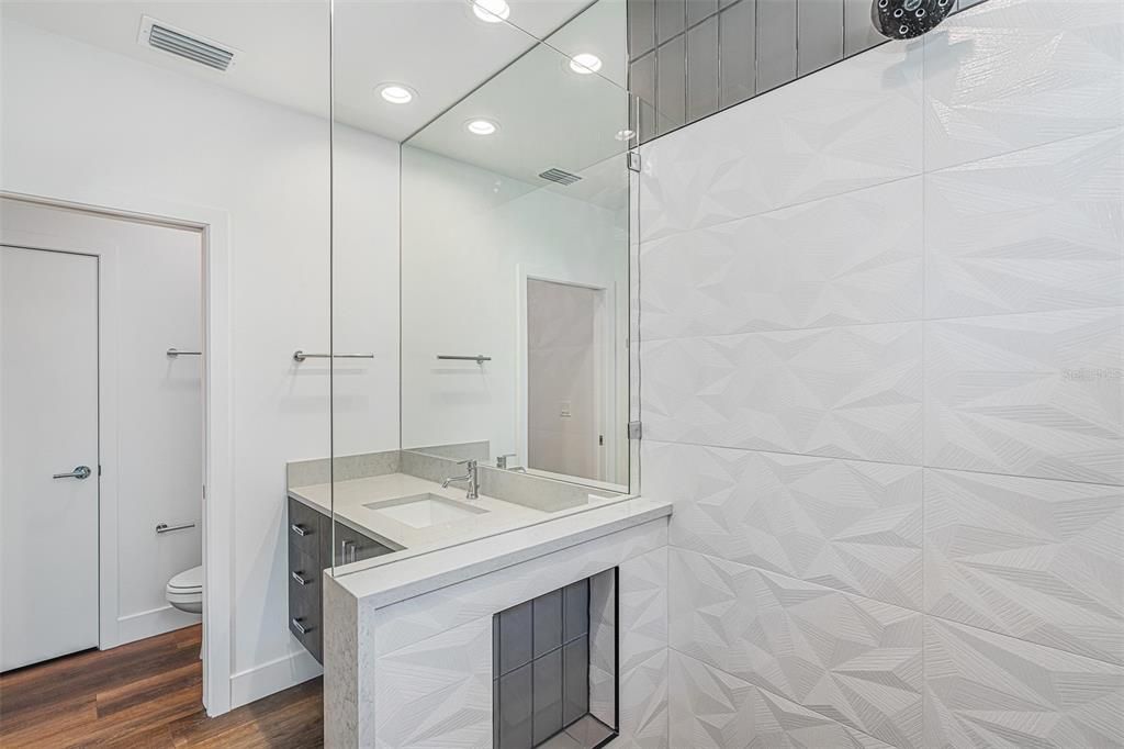 Active With Contract: $3,000 (3 beds, 2 baths, 1425 Square Feet)