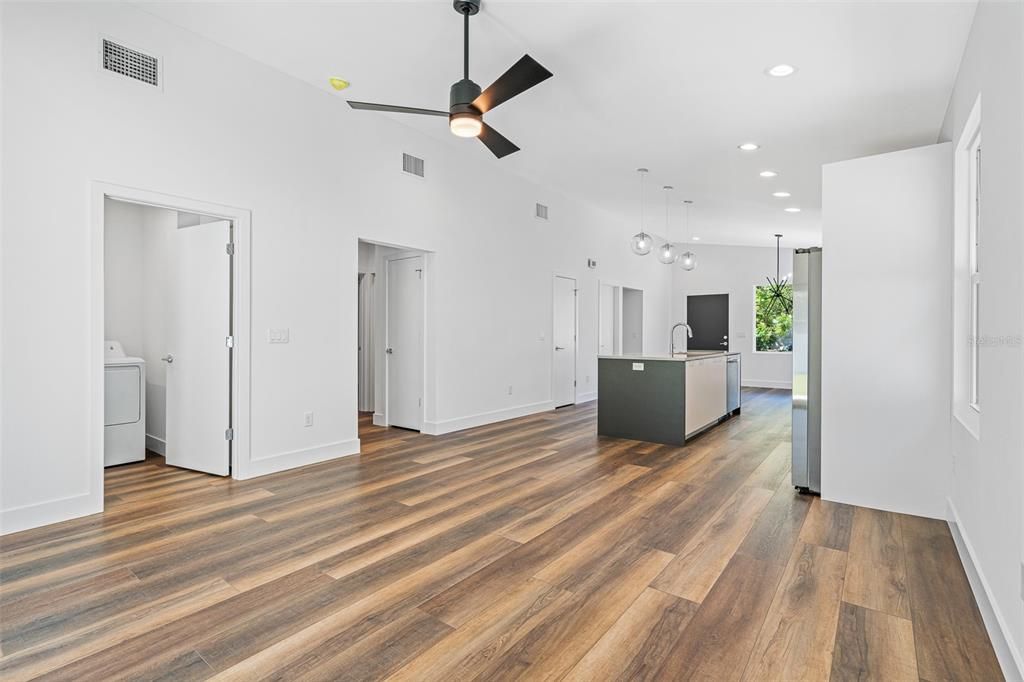 Active With Contract: $3,000 (3 beds, 2 baths, 1425 Square Feet)