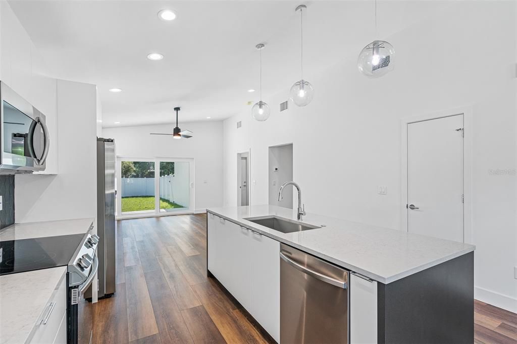 Active With Contract: $3,000 (3 beds, 2 baths, 1425 Square Feet)