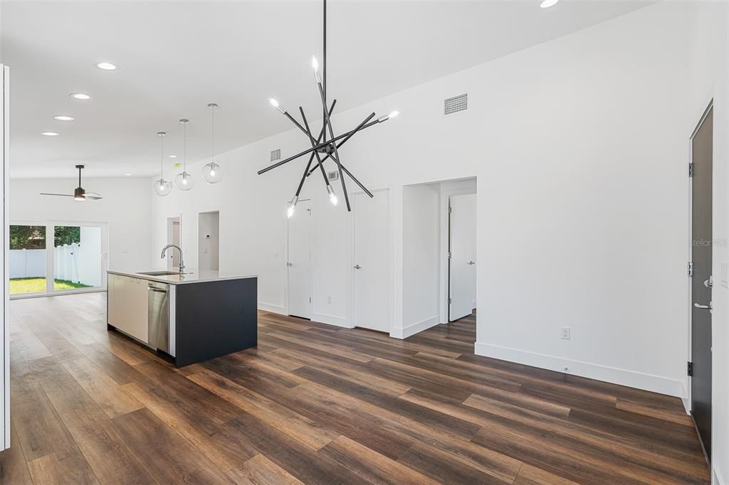 Active With Contract: $3,000 (3 beds, 2 baths, 1425 Square Feet)