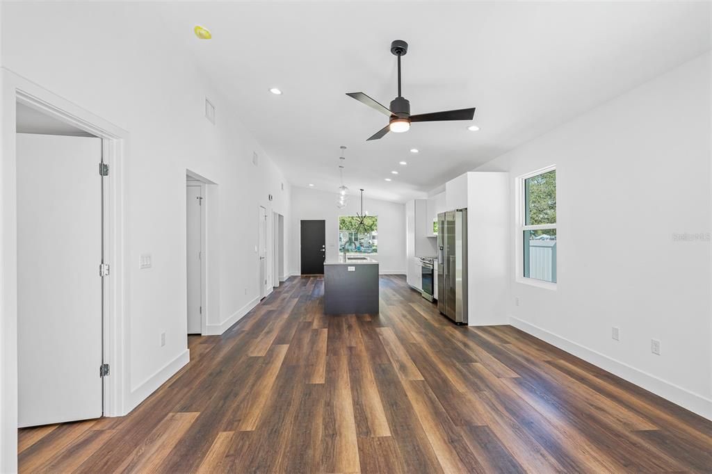 Active With Contract: $3,000 (3 beds, 2 baths, 1425 Square Feet)