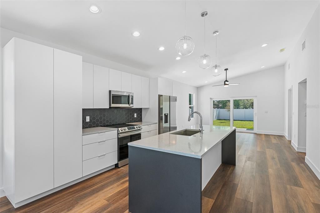 Active With Contract: $3,000 (3 beds, 2 baths, 1425 Square Feet)