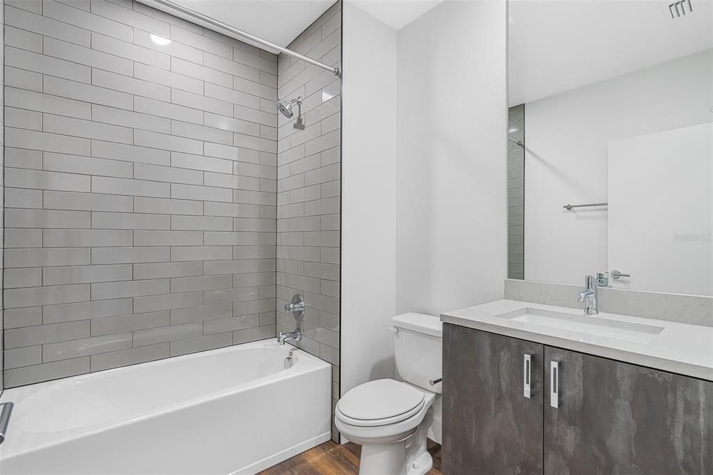 Active With Contract: $3,000 (3 beds, 2 baths, 1425 Square Feet)