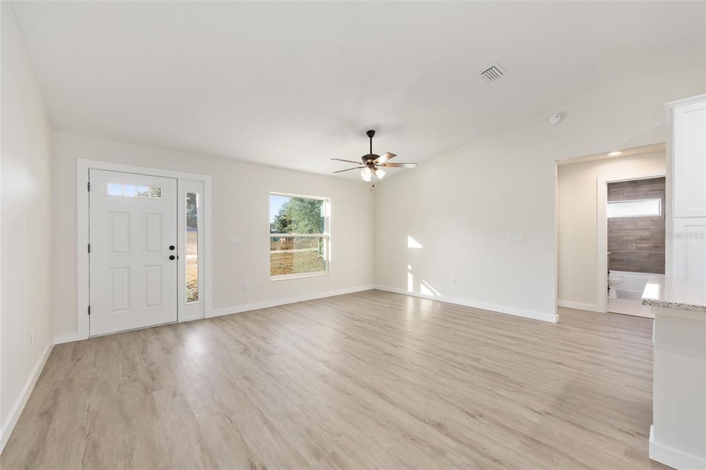 待售: $249,000 (3 贝兹, 2 浴室, 1326 平方英尺)