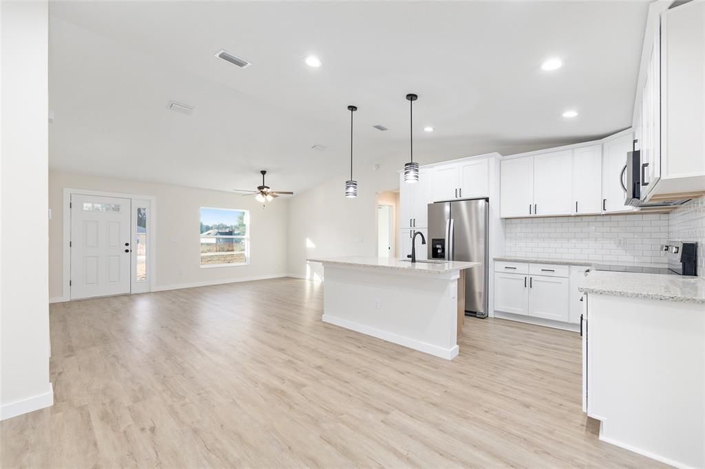 待售: $249,000 (3 贝兹, 2 浴室, 1326 平方英尺)