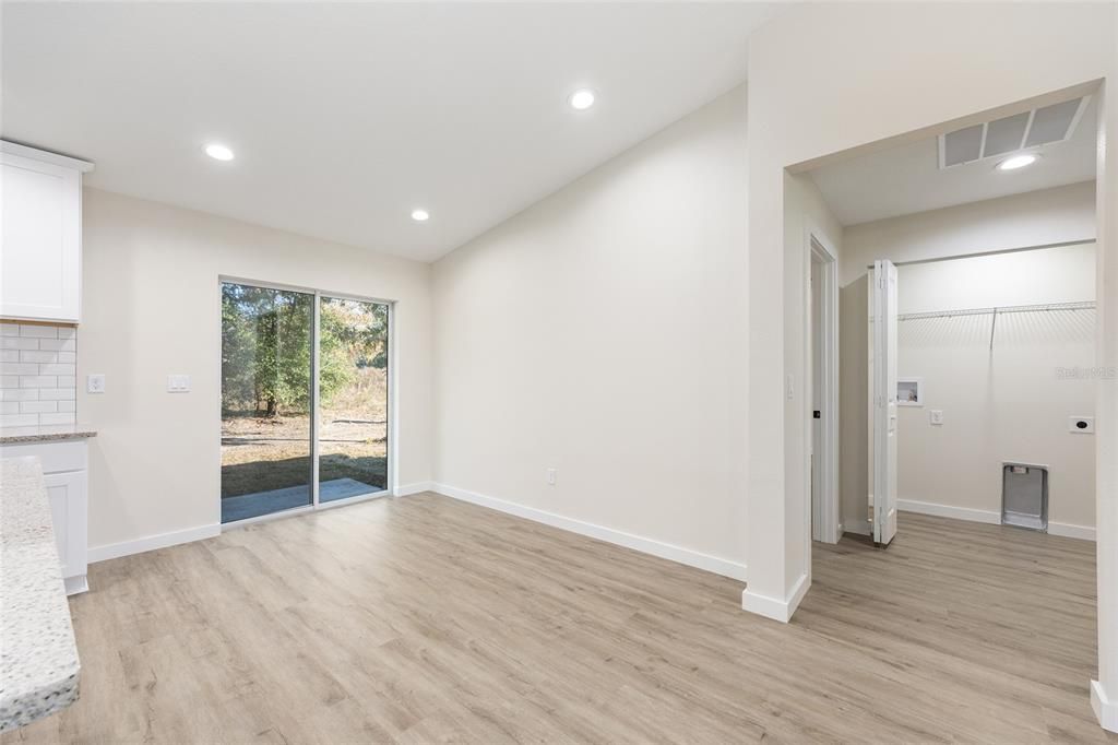 待售: $249,000 (3 贝兹, 2 浴室, 1326 平方英尺)