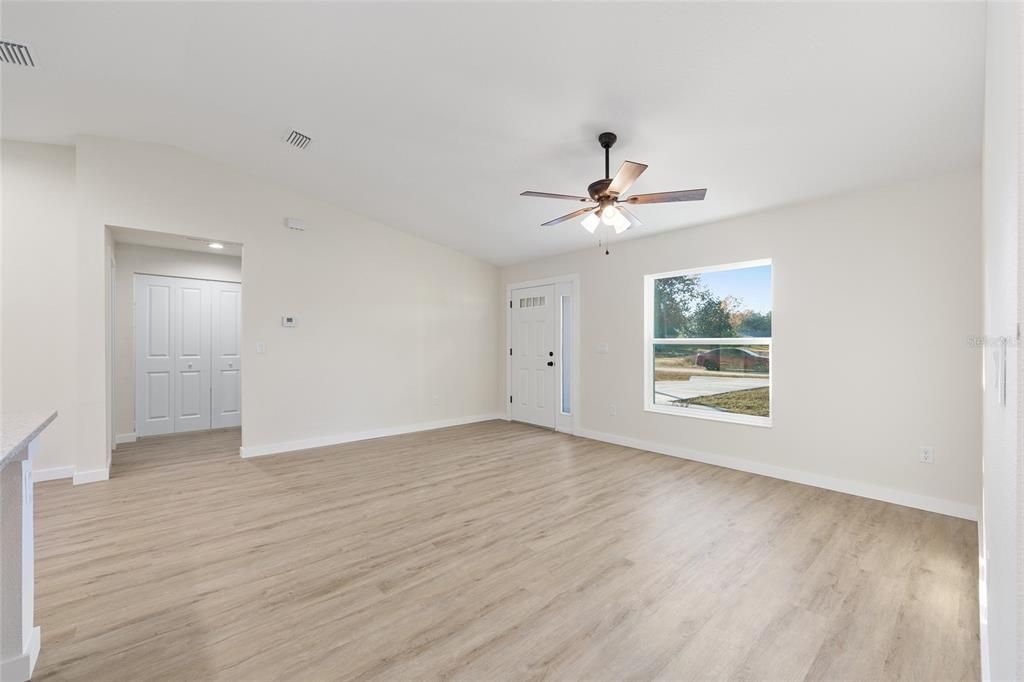 待售: $249,000 (3 贝兹, 2 浴室, 1326 平方英尺)