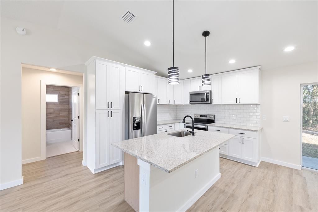 待售: $249,000 (3 贝兹, 2 浴室, 1326 平方英尺)