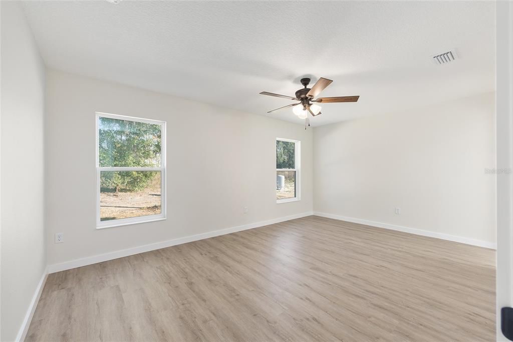 待售: $249,000 (3 贝兹, 2 浴室, 1326 平方英尺)