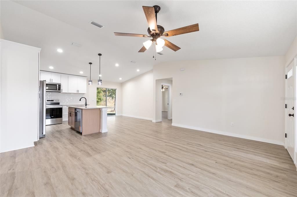 待售: $249,000 (3 贝兹, 2 浴室, 1326 平方英尺)