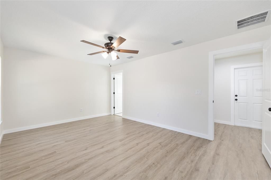 待售: $249,000 (3 贝兹, 2 浴室, 1326 平方英尺)