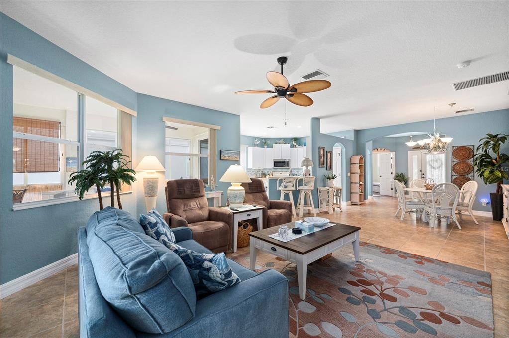 Active With Contract: $325,000 (3 beds, 2 baths, 1671 Square Feet)