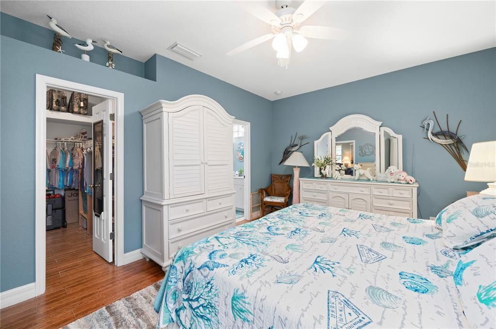 Active With Contract: $325,000 (3 beds, 2 baths, 1671 Square Feet)