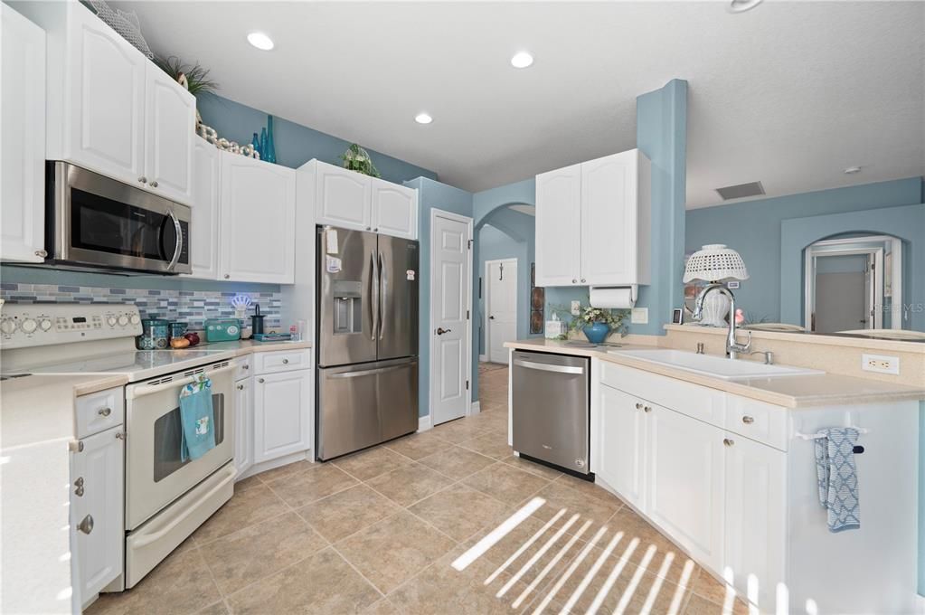 Active With Contract: $325,000 (3 beds, 2 baths, 1671 Square Feet)