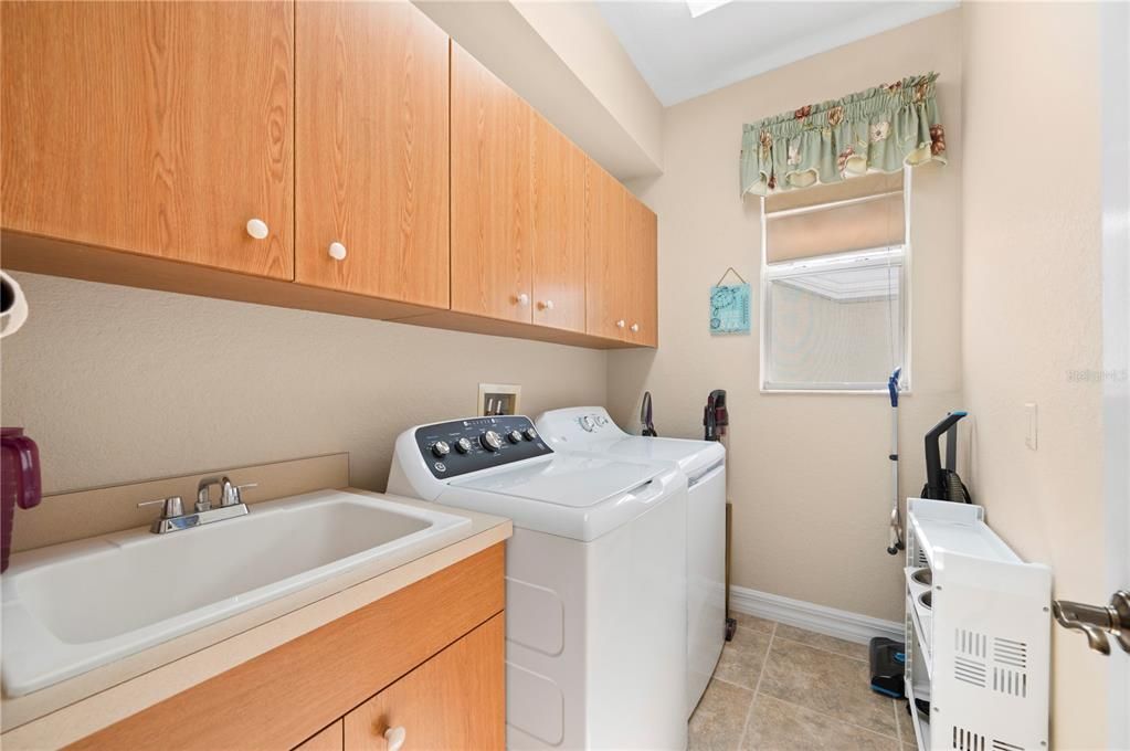 Active With Contract: $325,000 (3 beds, 2 baths, 1671 Square Feet)