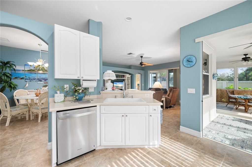 Active With Contract: $325,000 (3 beds, 2 baths, 1671 Square Feet)