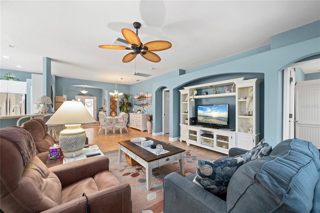 Active With Contract: $325,000 (3 beds, 2 baths, 1671 Square Feet)