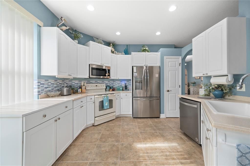 Active With Contract: $325,000 (3 beds, 2 baths, 1671 Square Feet)